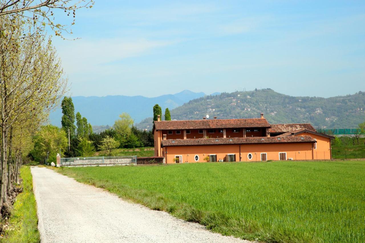 Bed and Breakfast Cascina Volta Brescia Exterior foto